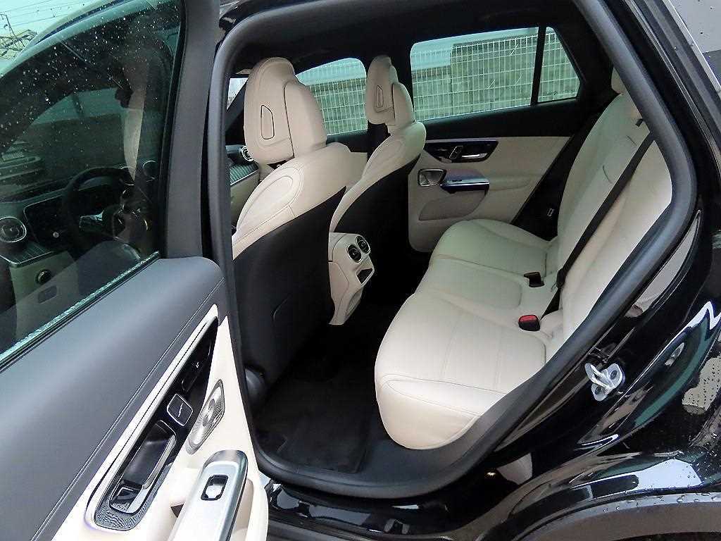 Mercedes Benz GLC Class - Vista 6