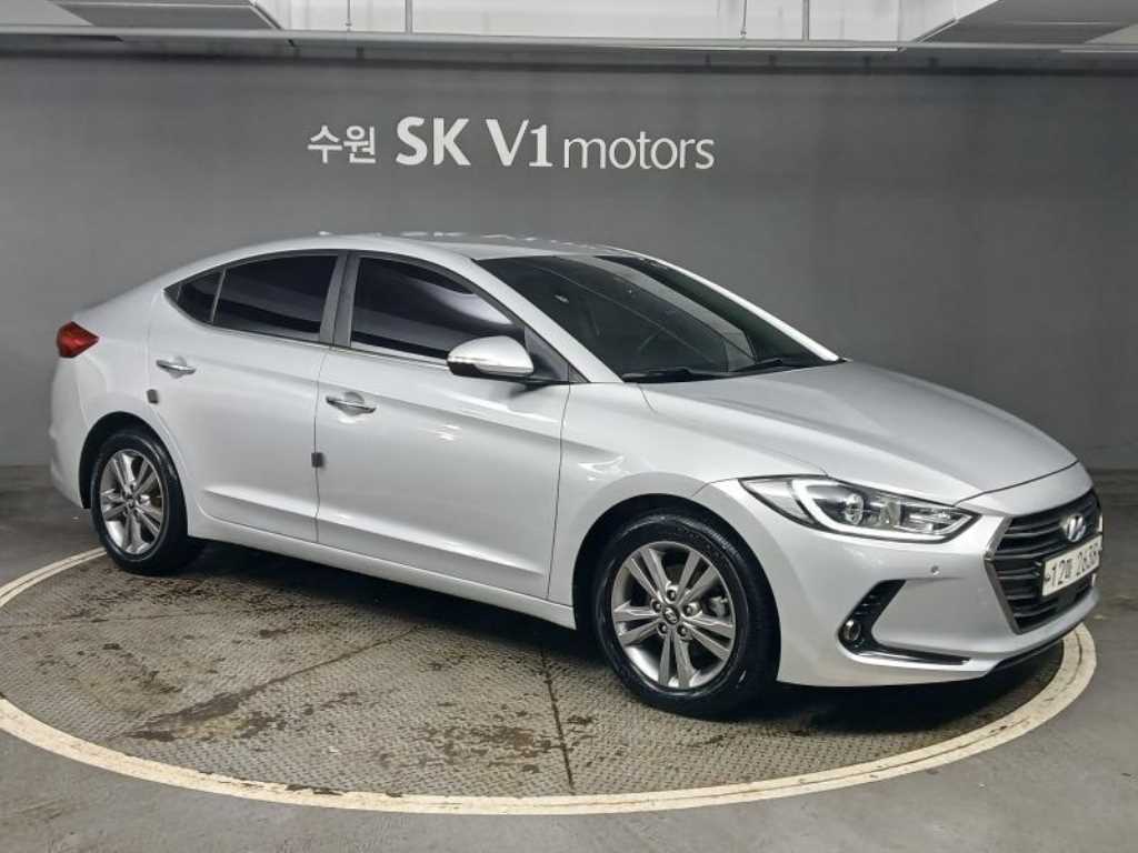 HYUNDAI Avante - Vista 2