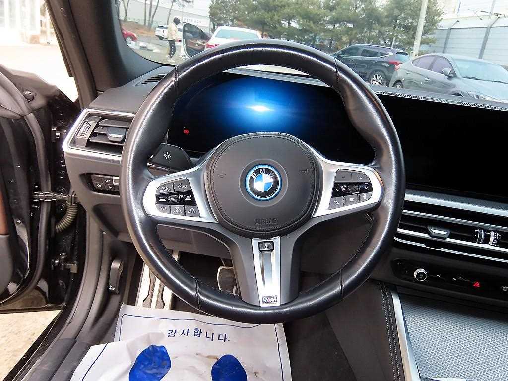 BMW i4 - Vista 8