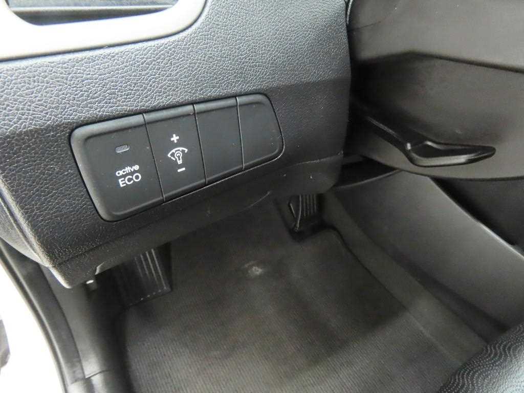 HYUNDAI Avante - Vista 10