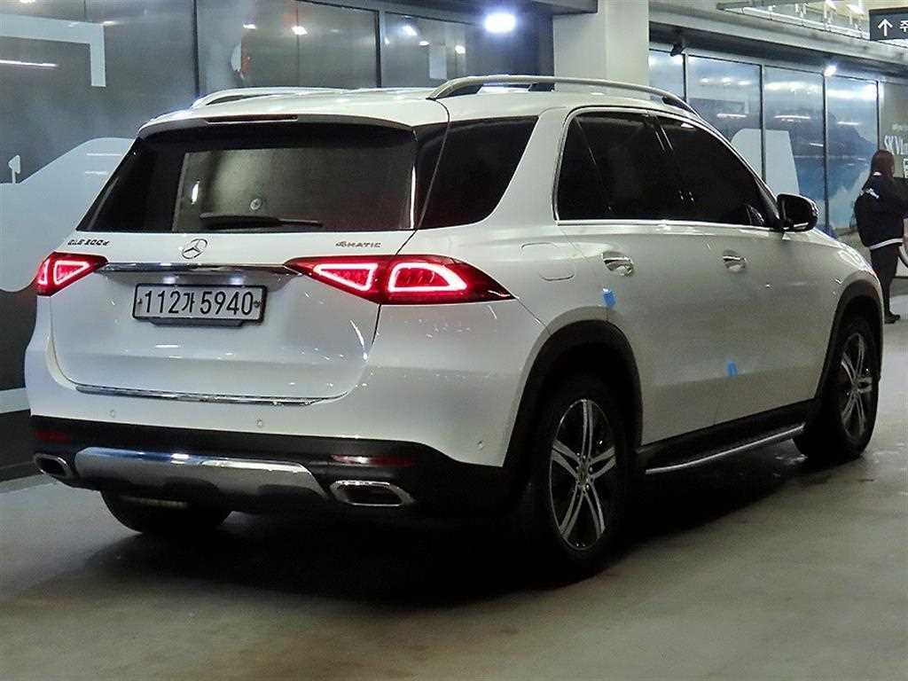 Mercedes Benz GLE Class - Vista 4