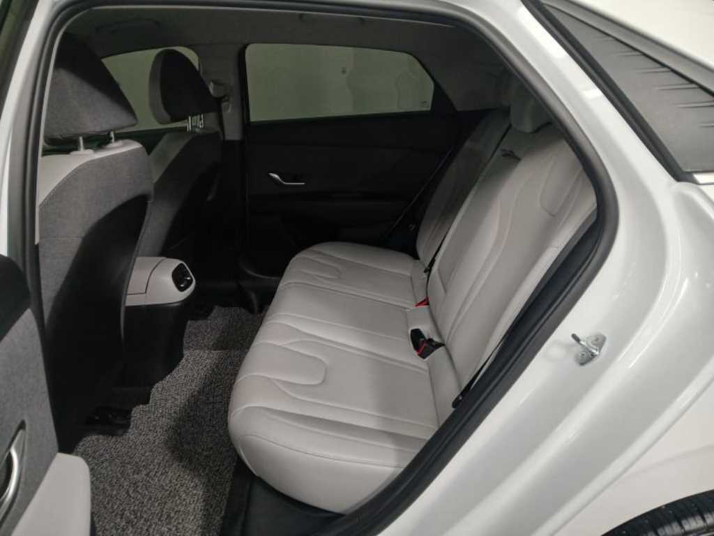 HYUNDAI Avante - Vista 7