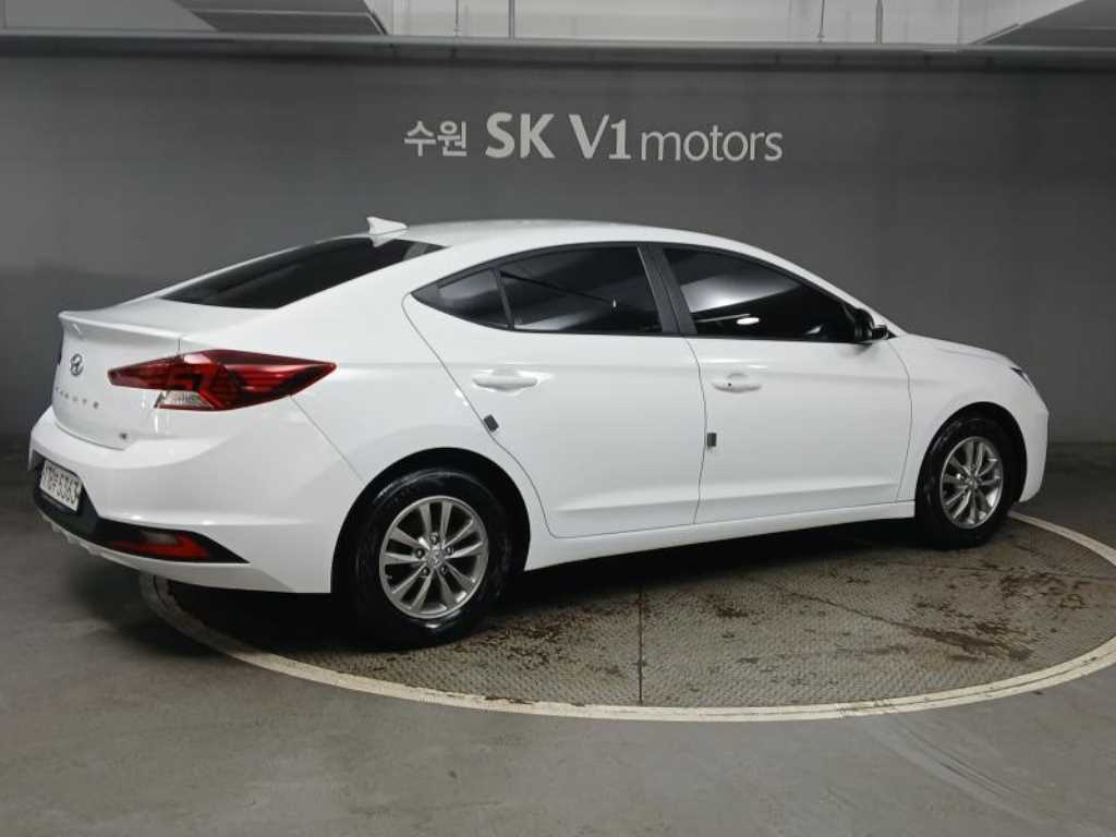 HYUNDAI Avante - Vista 4