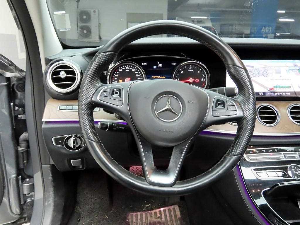 Mercedes Benz E class - Vista 8