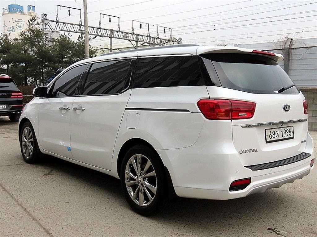 KIA Carnival - Vista 3