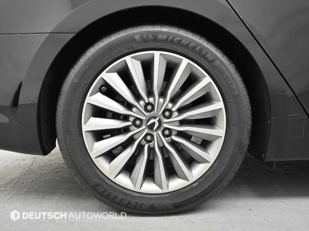 HYUNDAI Equus - Vista 6