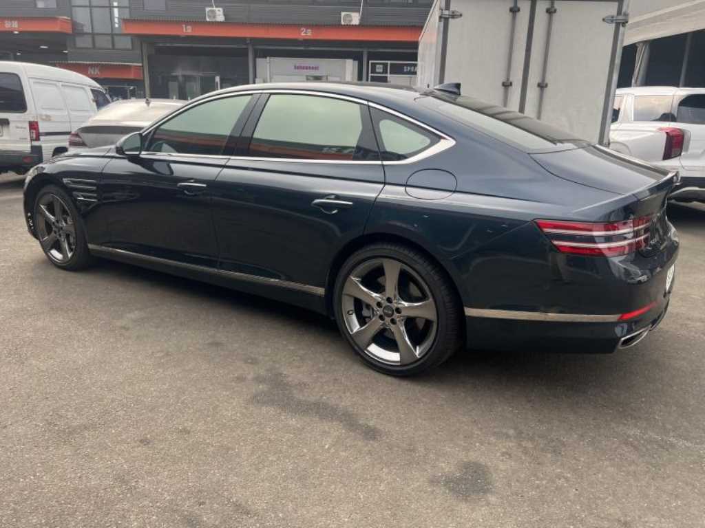 Genesis G80 - Vista 9