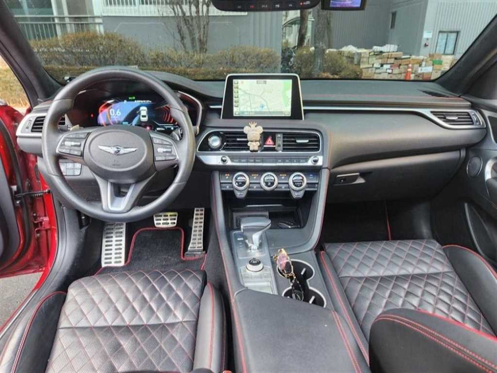 Genesis G70 - Vista 4