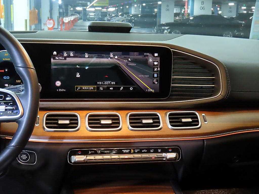 Mercedes Benz GLE Class - Vista 11