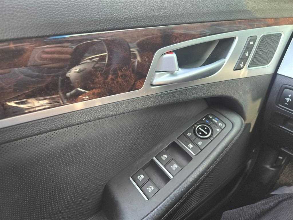 HYUNDAI Genesis - Vista 7