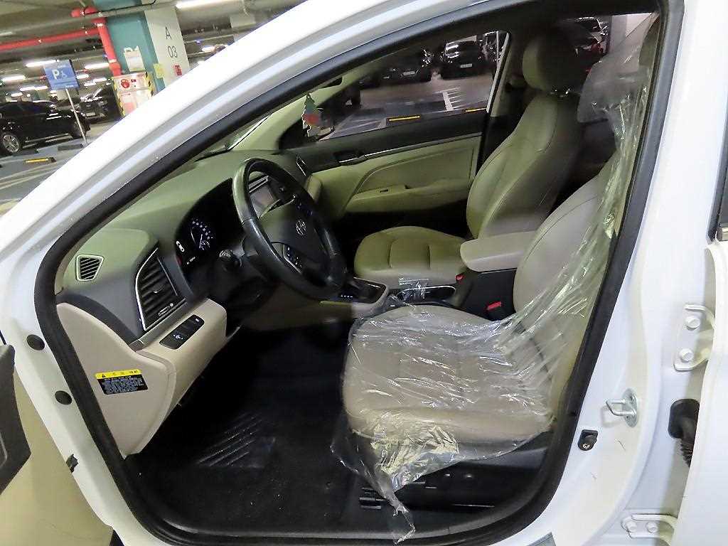 HYUNDAI Avante - Vista 6