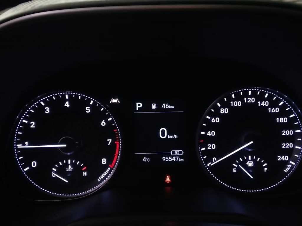 HYUNDAI Avante - Vista 10