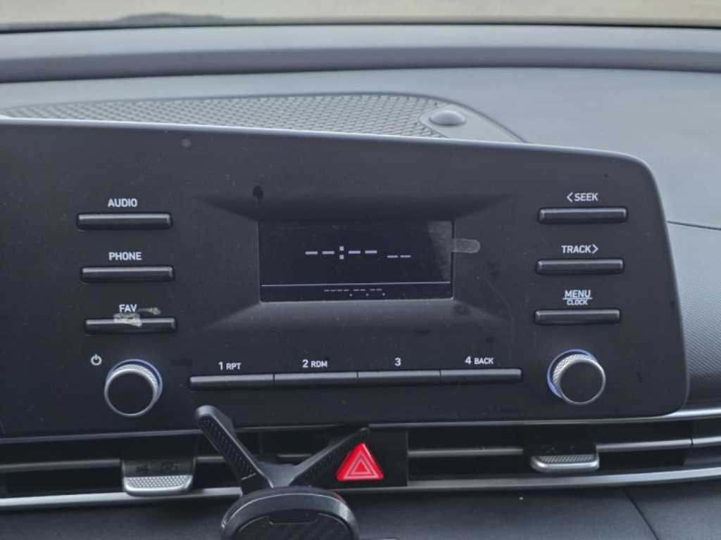 HYUNDAI Avante - Vista 11