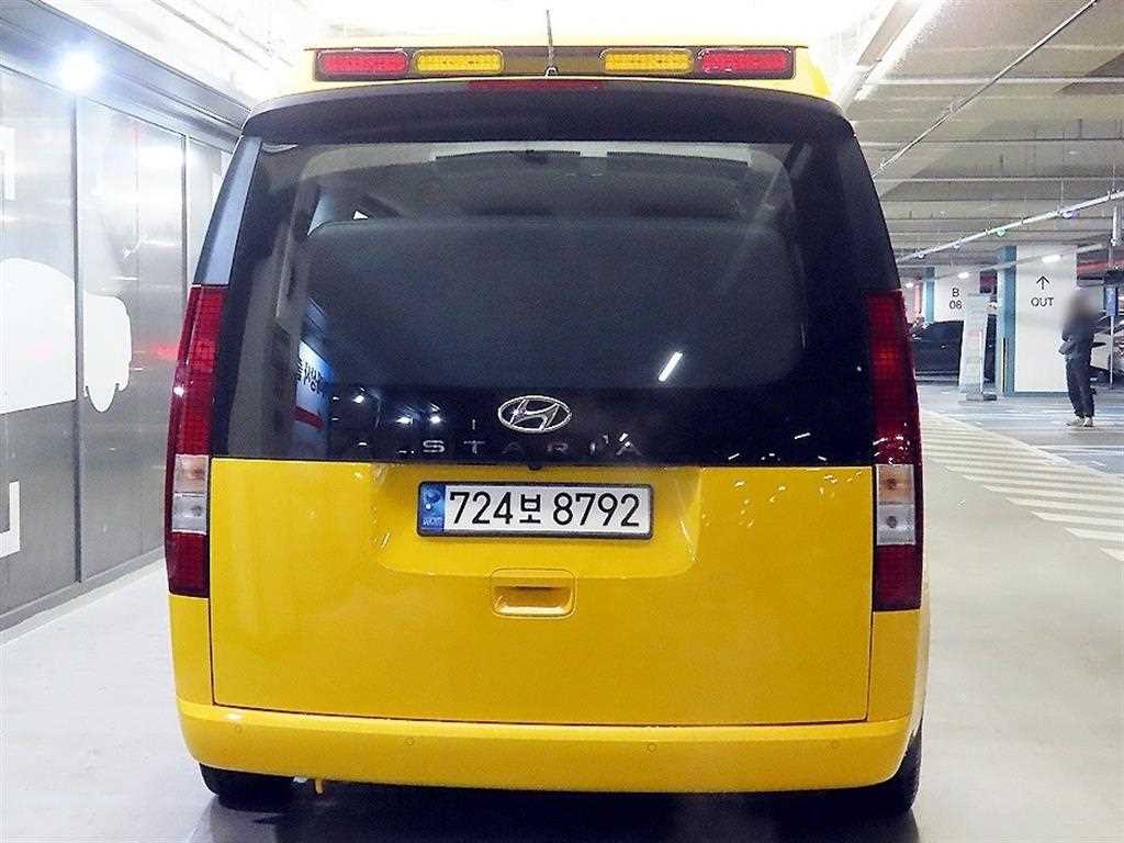 HYUNDAI Staria - Vista 5