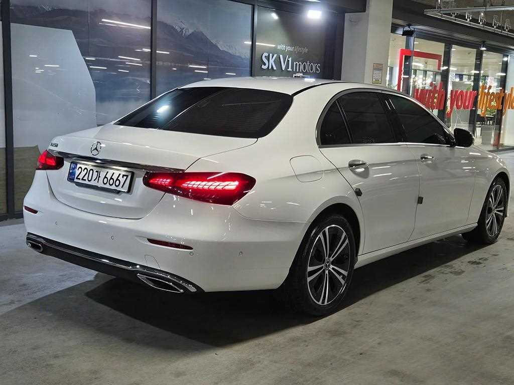 Mercedes Benz E class - Vista 4