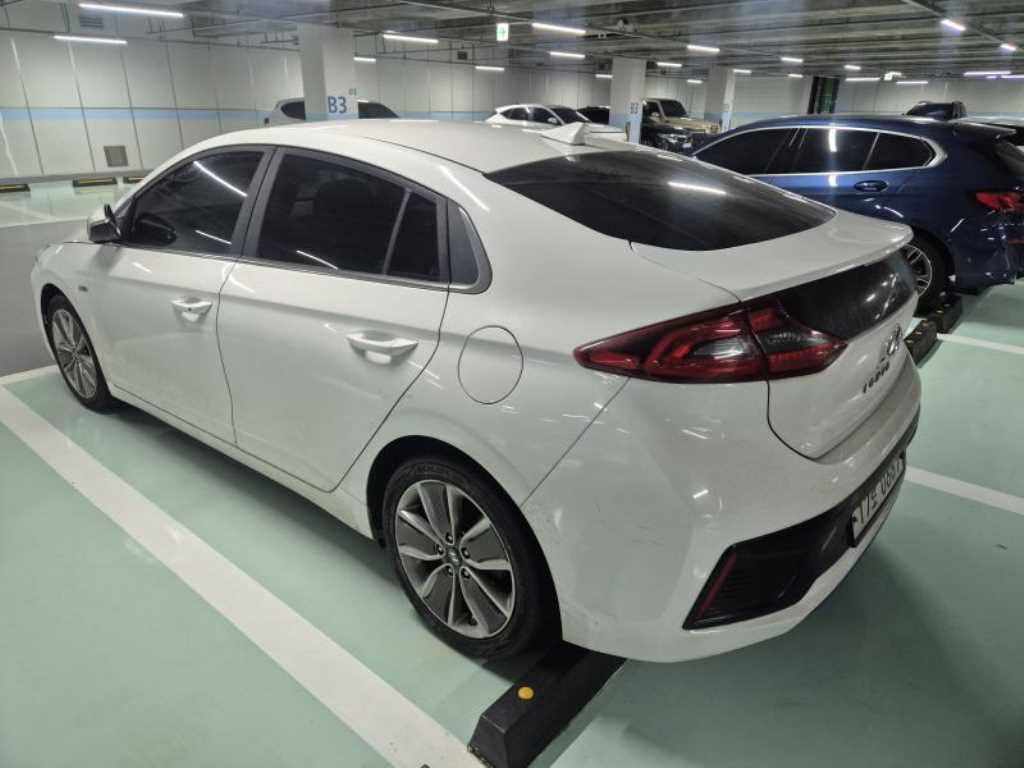 HYUNDAI Ioniq - Vista 5