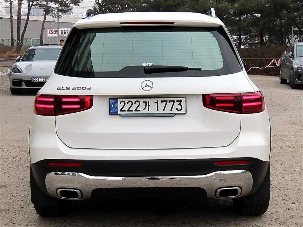 Mercedes Benz GLB Class - Vista 4