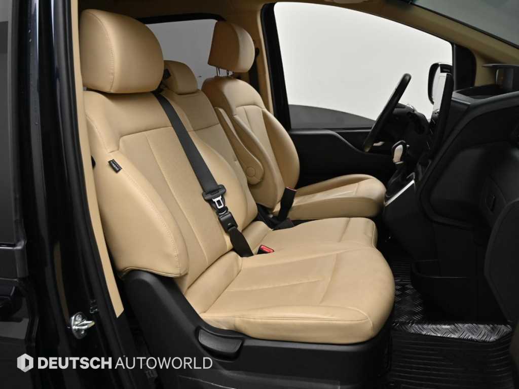 HYUNDAI Staria - Vista 10