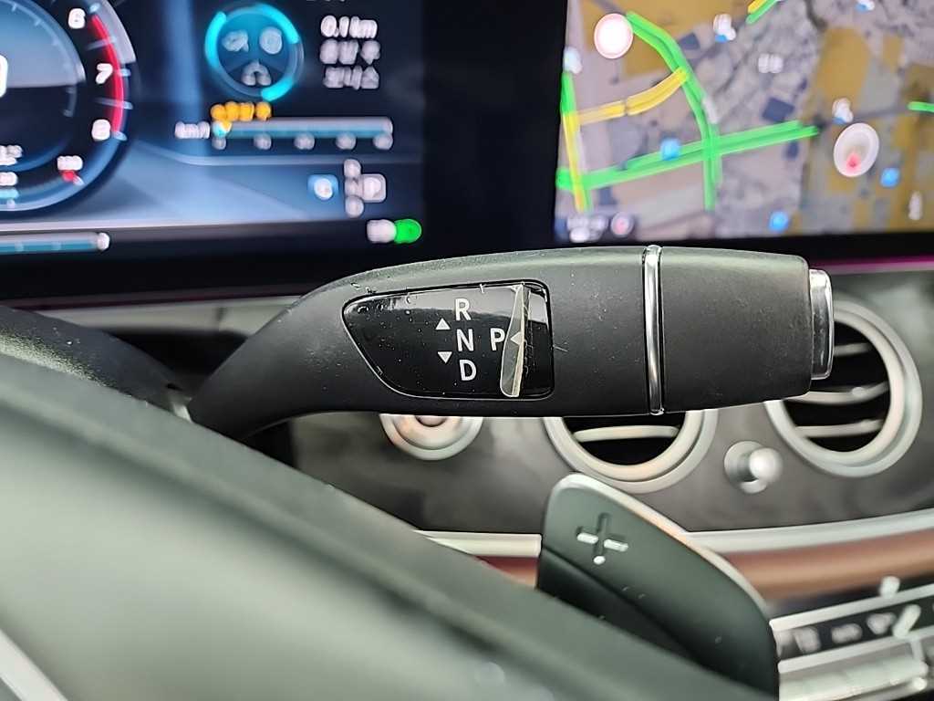 Mercedes Benz E class - Vista 8