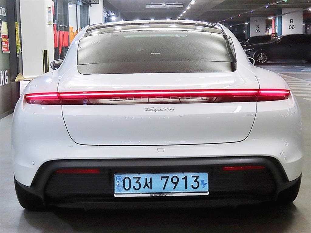 Porsche Taycan - Vista 5
