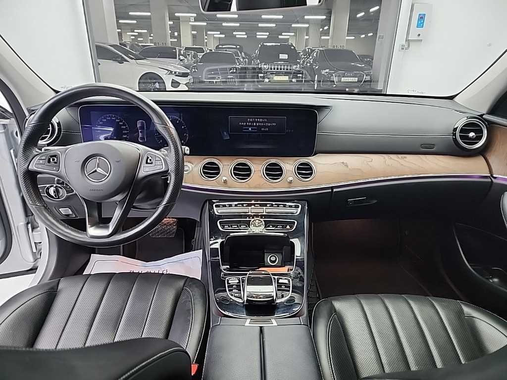 Mercedes Benz E class - Vista 7