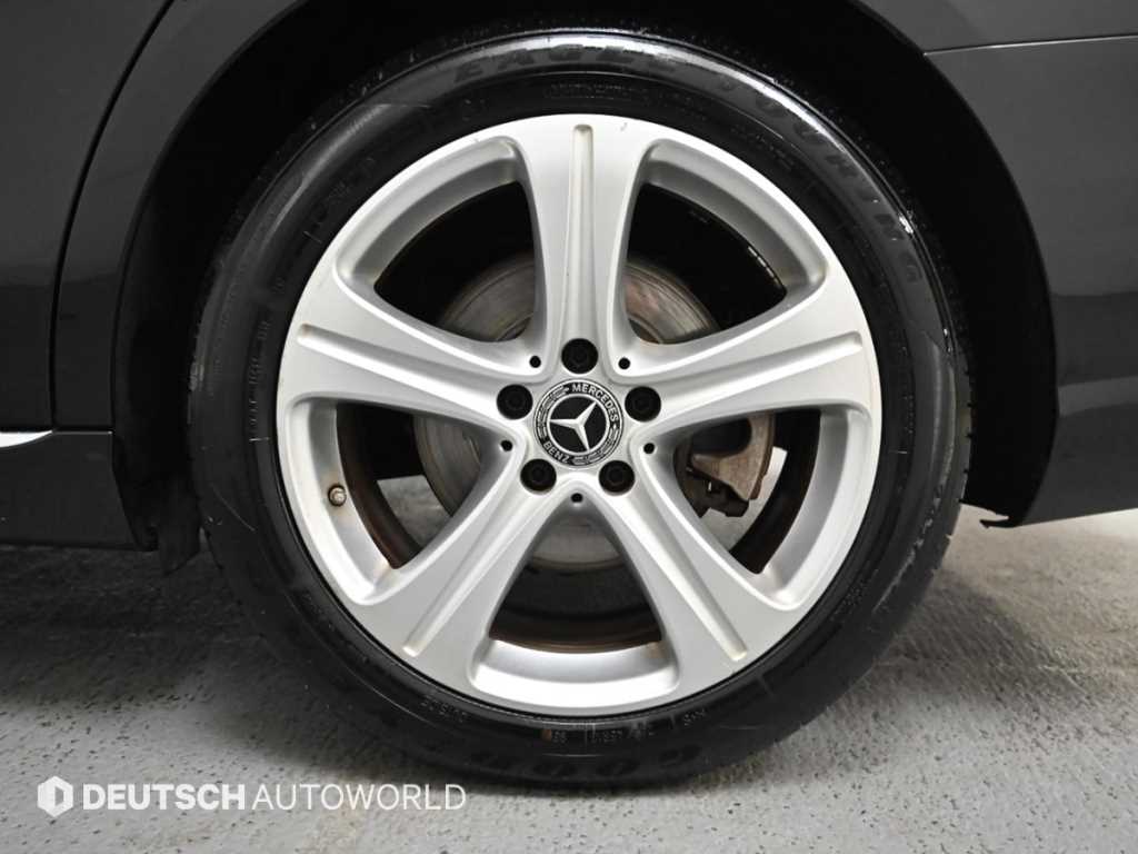 Mercedes Benz E class - Vista 5