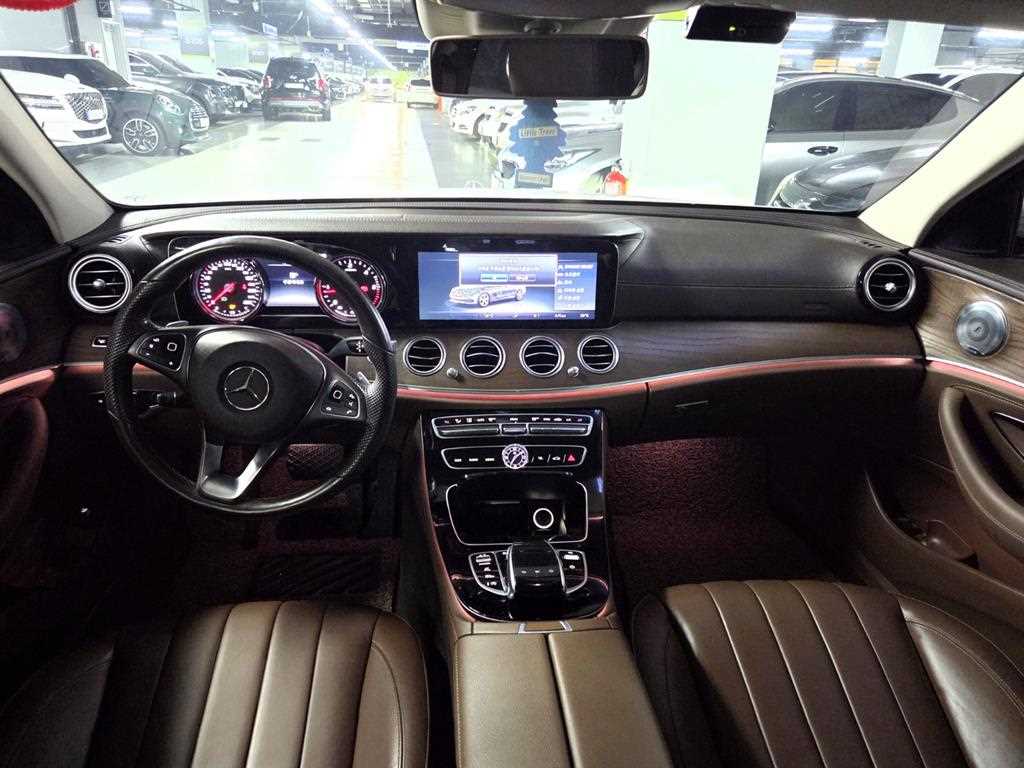 Mercedes Benz E class - Vista 6