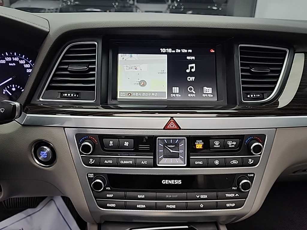 Genesis G80 - Vista 10