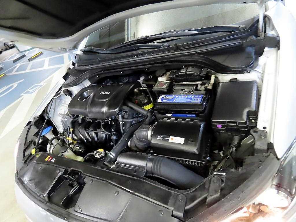 HYUNDAI Avante 2017 Plateado - Importación desde Corea - HF Imports Iquique - Foto 18