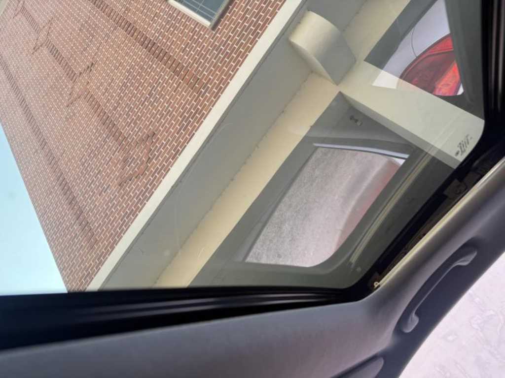 HYUNDAI Avante - Vista 10