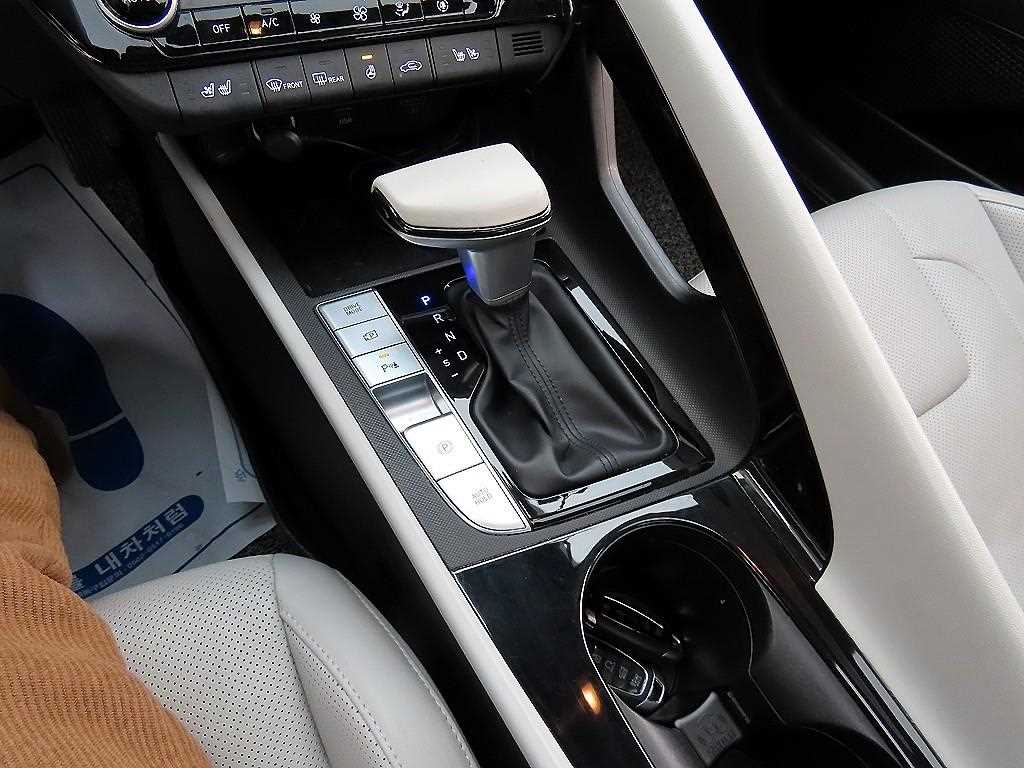 HYUNDAI Avante - Vista 10