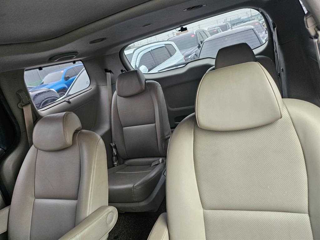 KIA Carnival - Vista 6