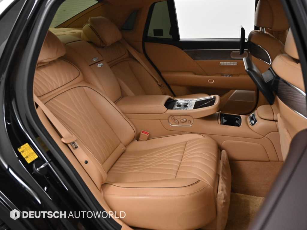 Genesis G90 - Vista 12