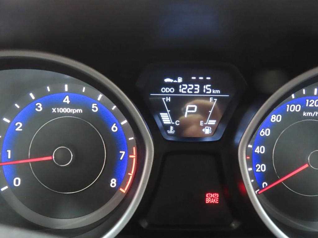 HYUNDAI Avante - Vista 8