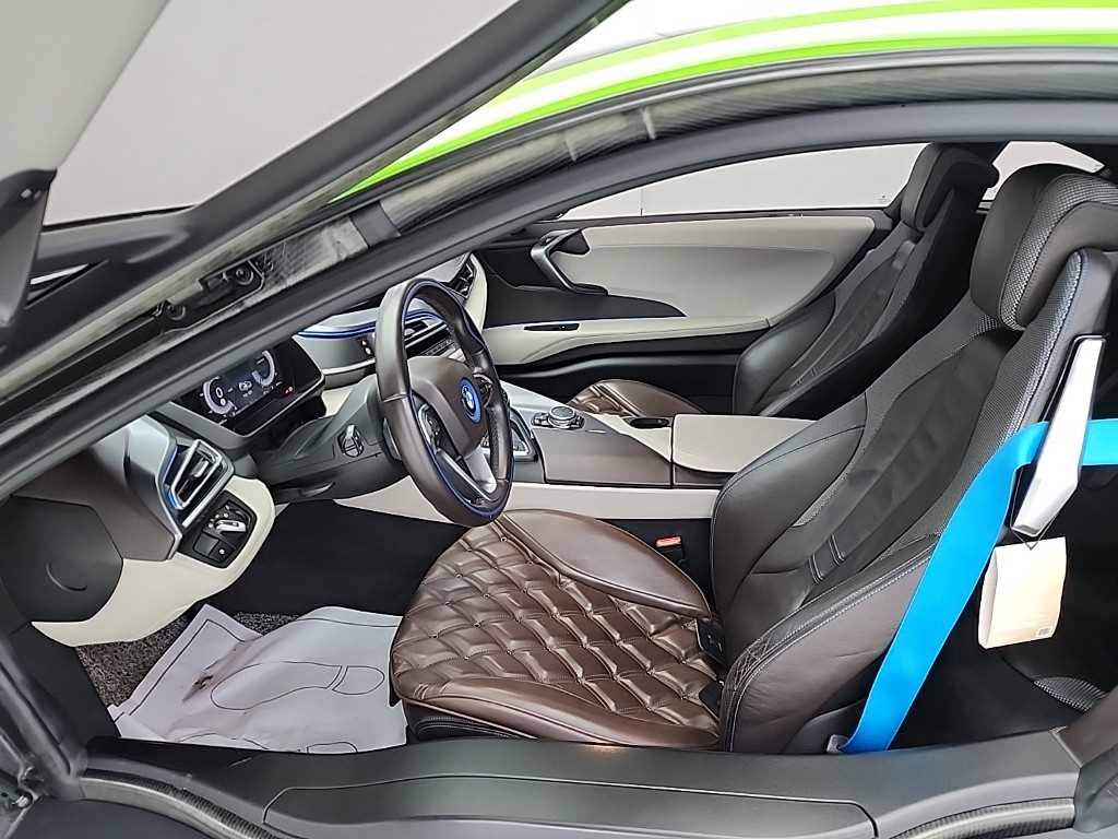 BMW i8 - Vista 10