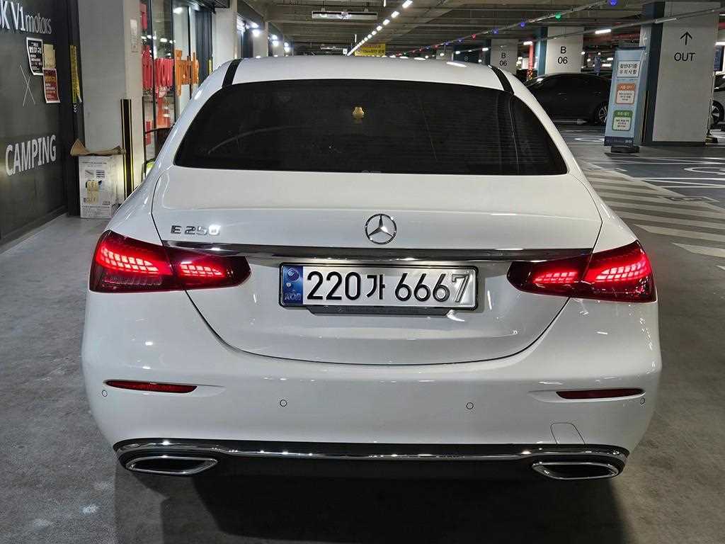 Mercedes Benz E class - Vista 5