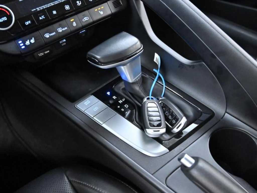 HYUNDAI Avante - Vista 9