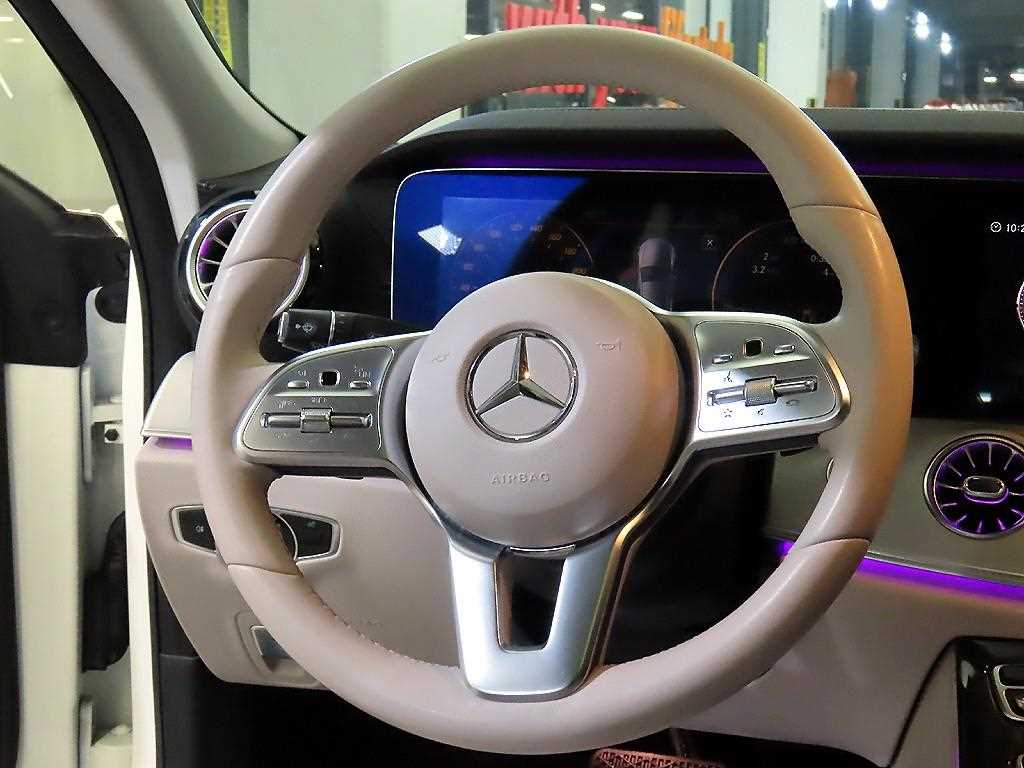 Mercedes Benz CLS Class - Vista 9