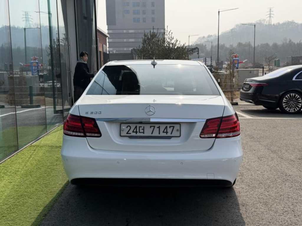 Mercedes Benz E class - Vista 5