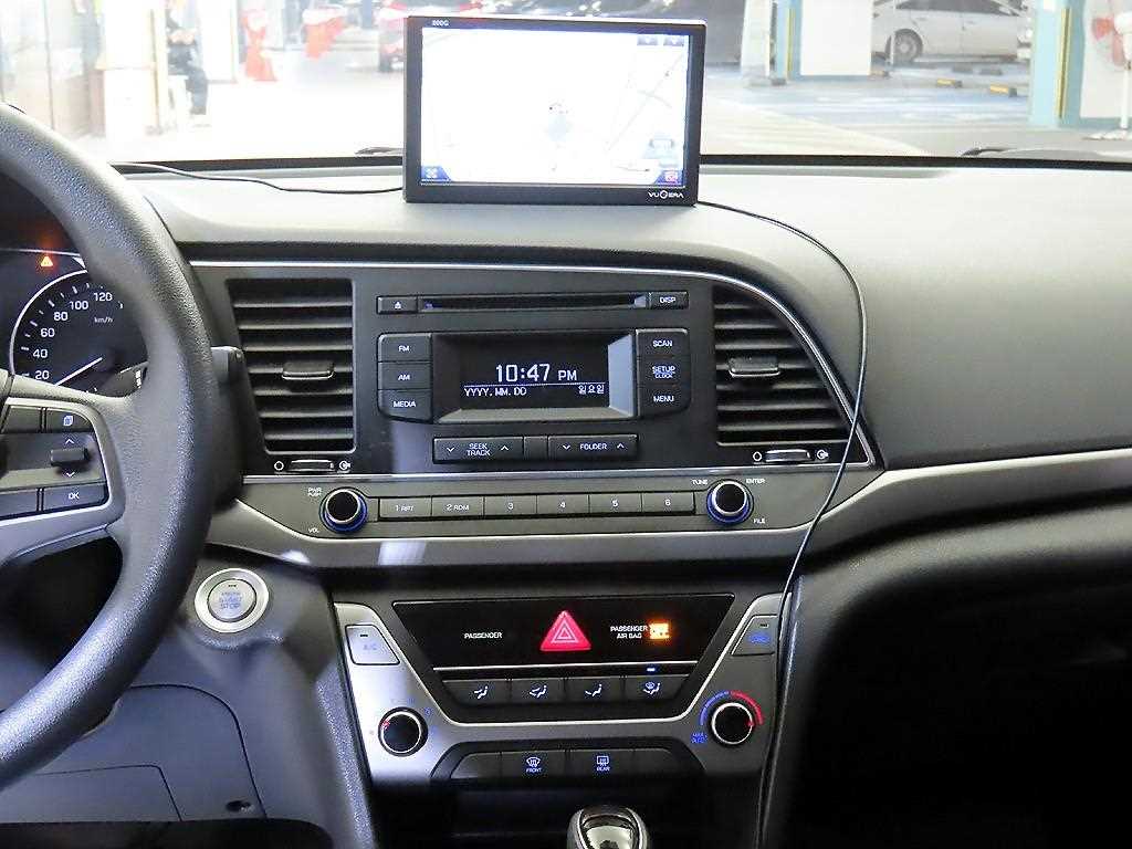 HYUNDAI Avante - Vista 11