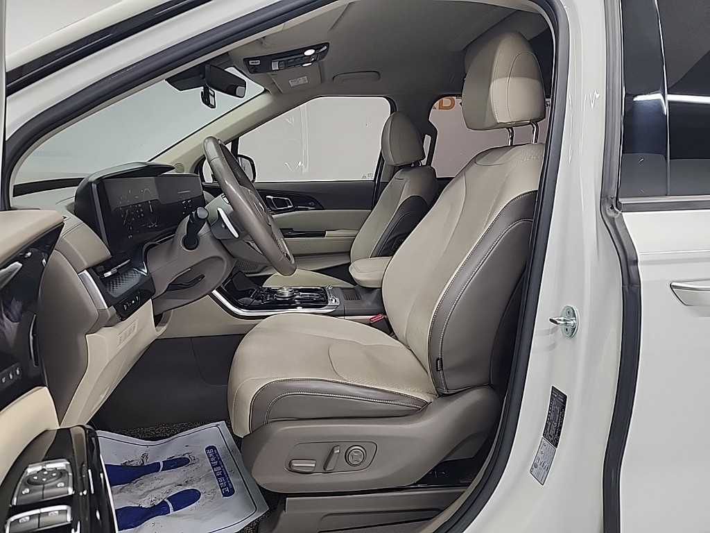 KIA Carnival - Vista 11