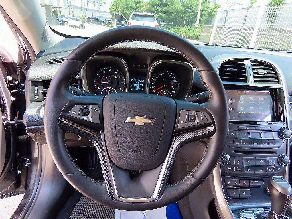 Chevrolet Malibu - Vista 8