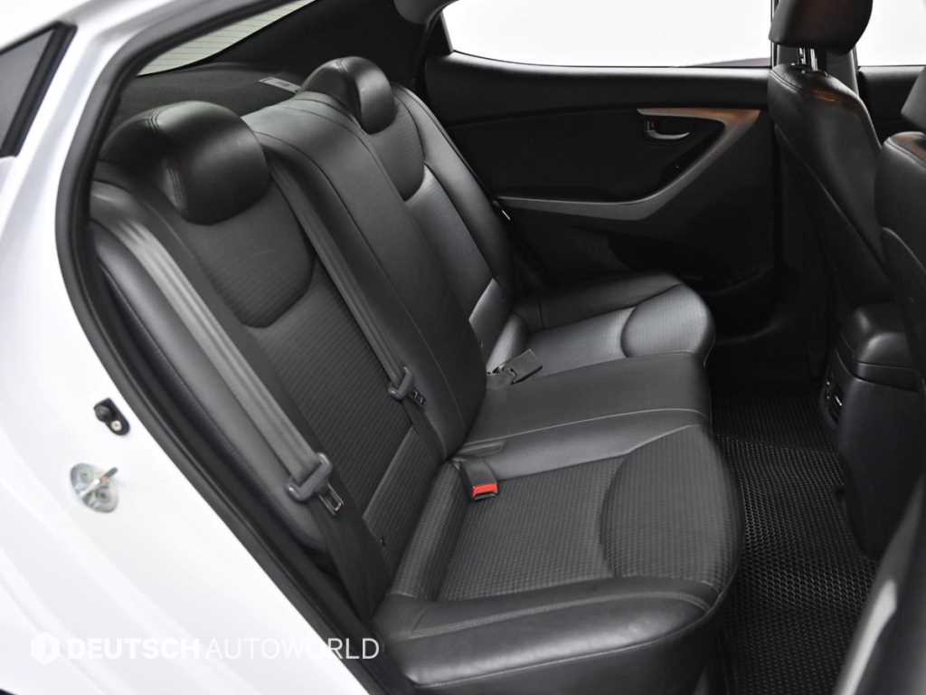 HYUNDAI Avante - Vista 12