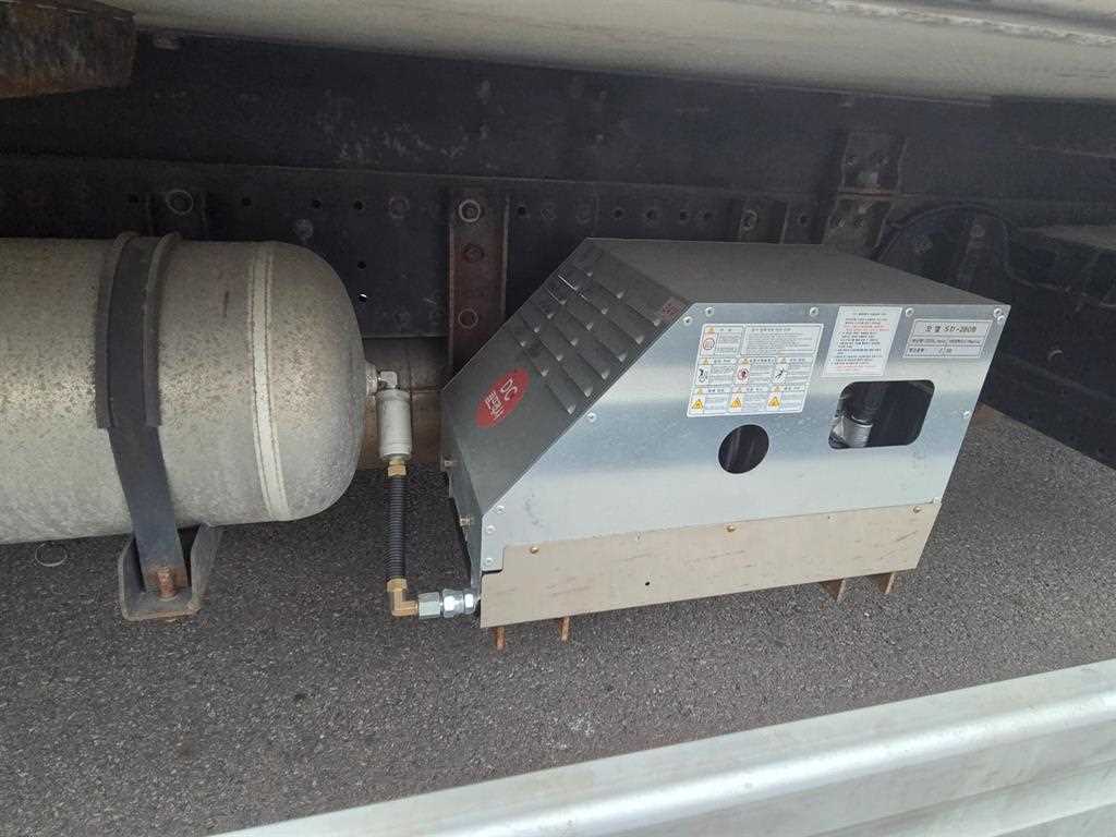 medium and large cargo truck - Vista 9