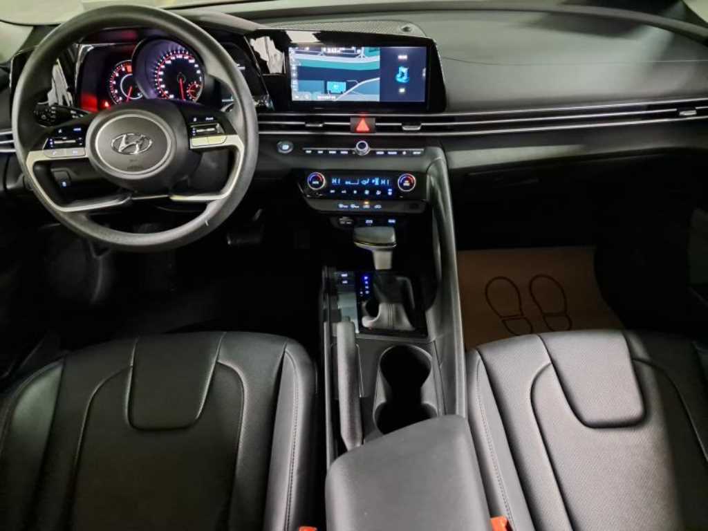 HYUNDAI Avante - Vista 10