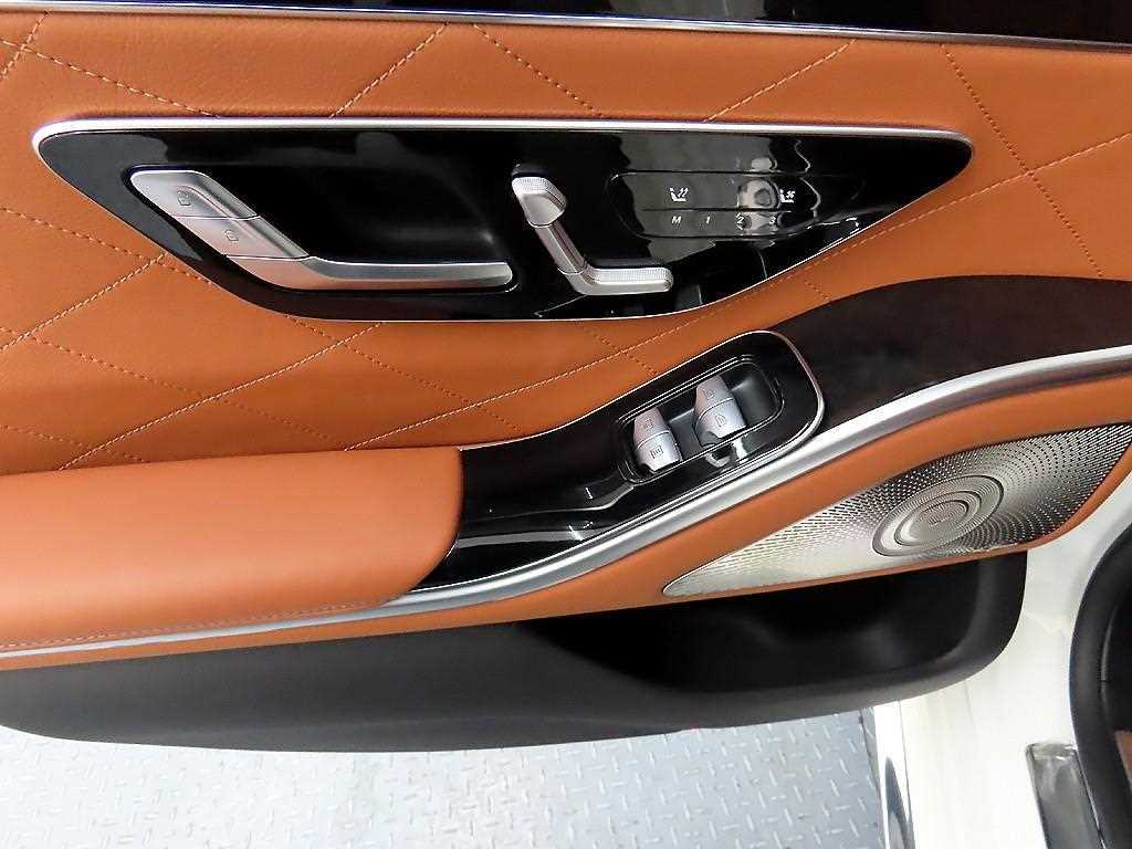 Mercedes Benz S Class - Vista 12