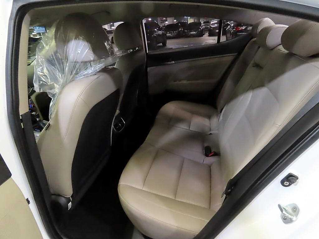 HYUNDAI Avante - Vista 7