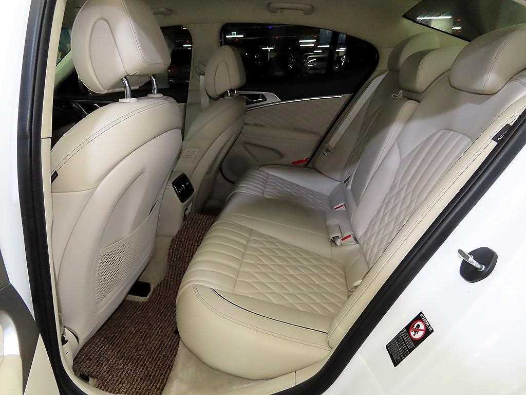 Genesis G70 - Vista 7