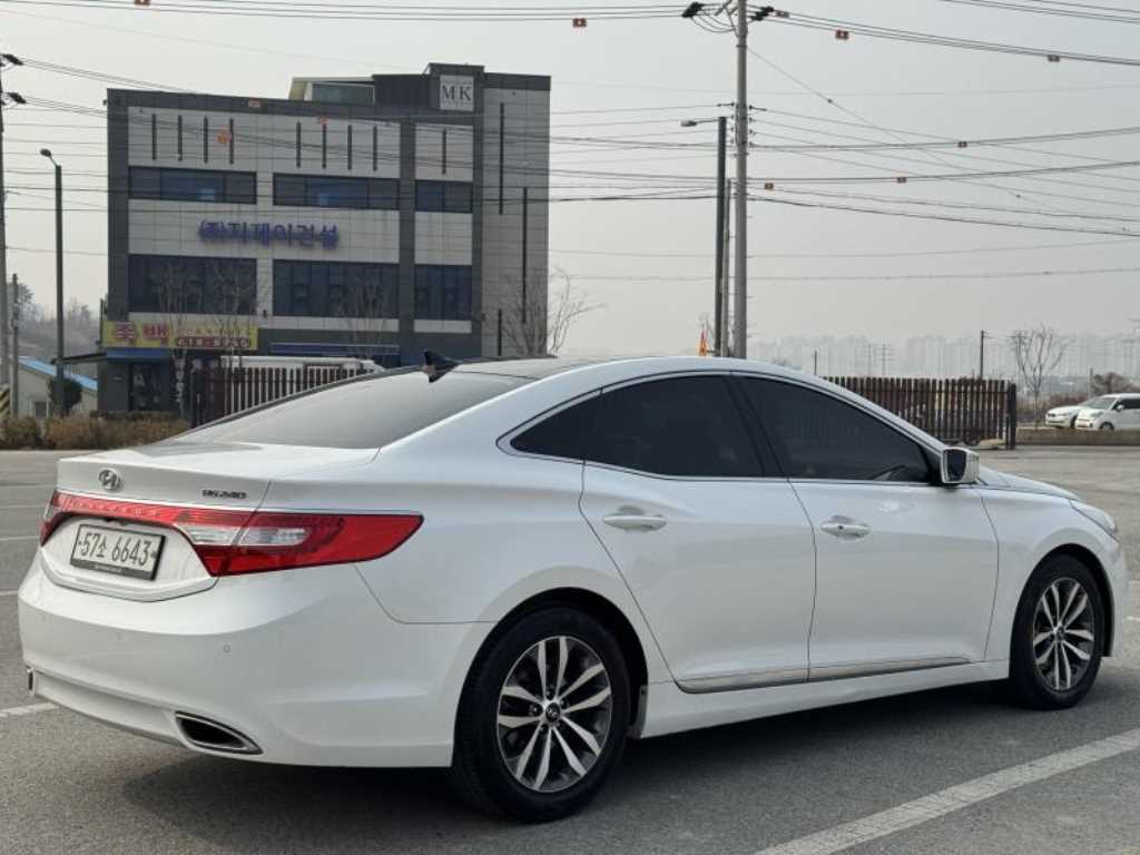 HYUNDAI Grandeur - Vista 3