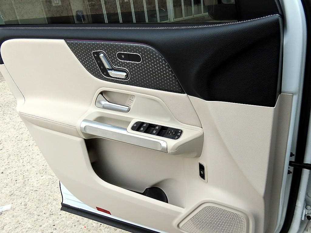 Mercedes Benz GLB Class - Vista 11